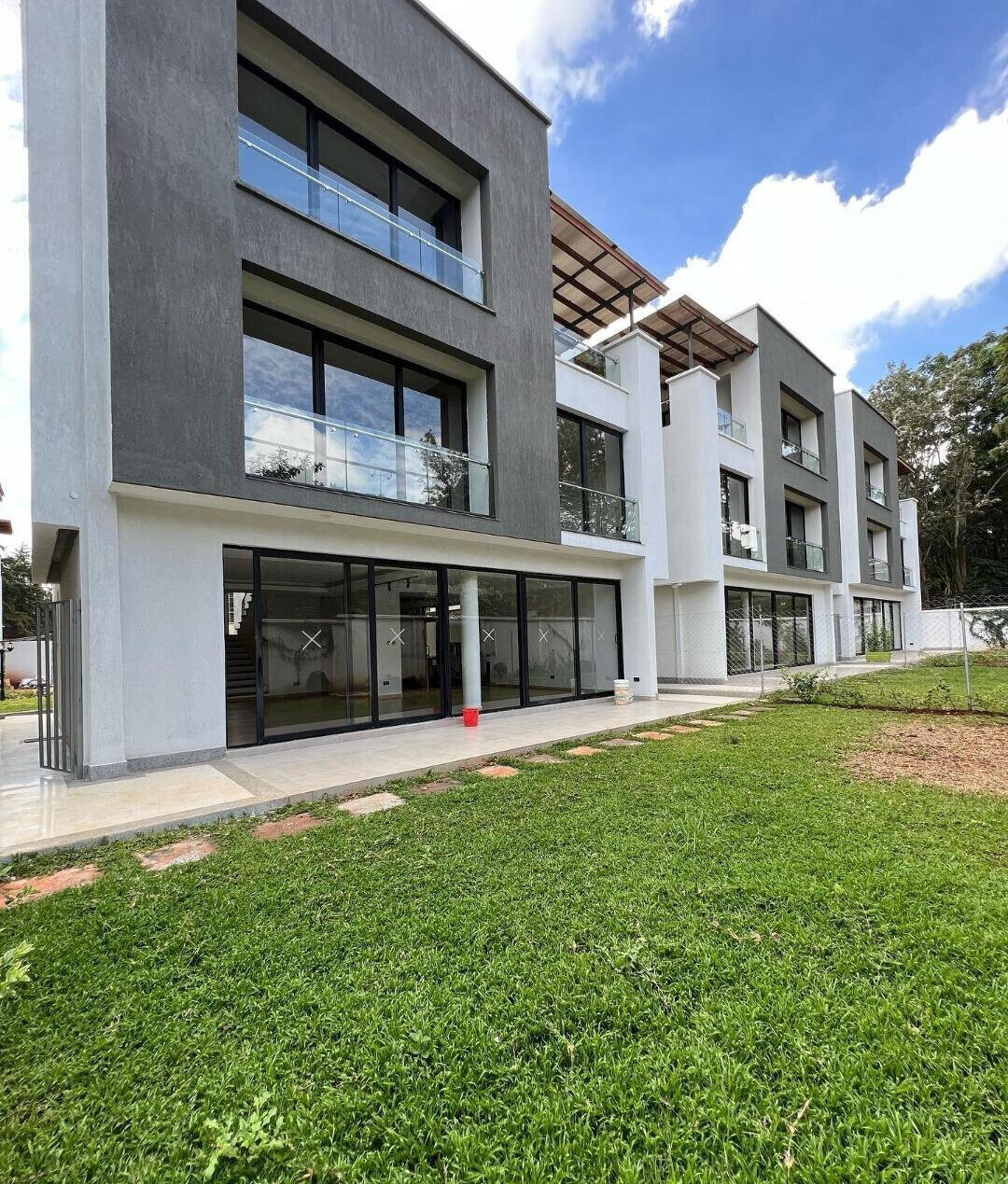 4-Ensuite Townhouse with Natural Light & DSQ - Lavington