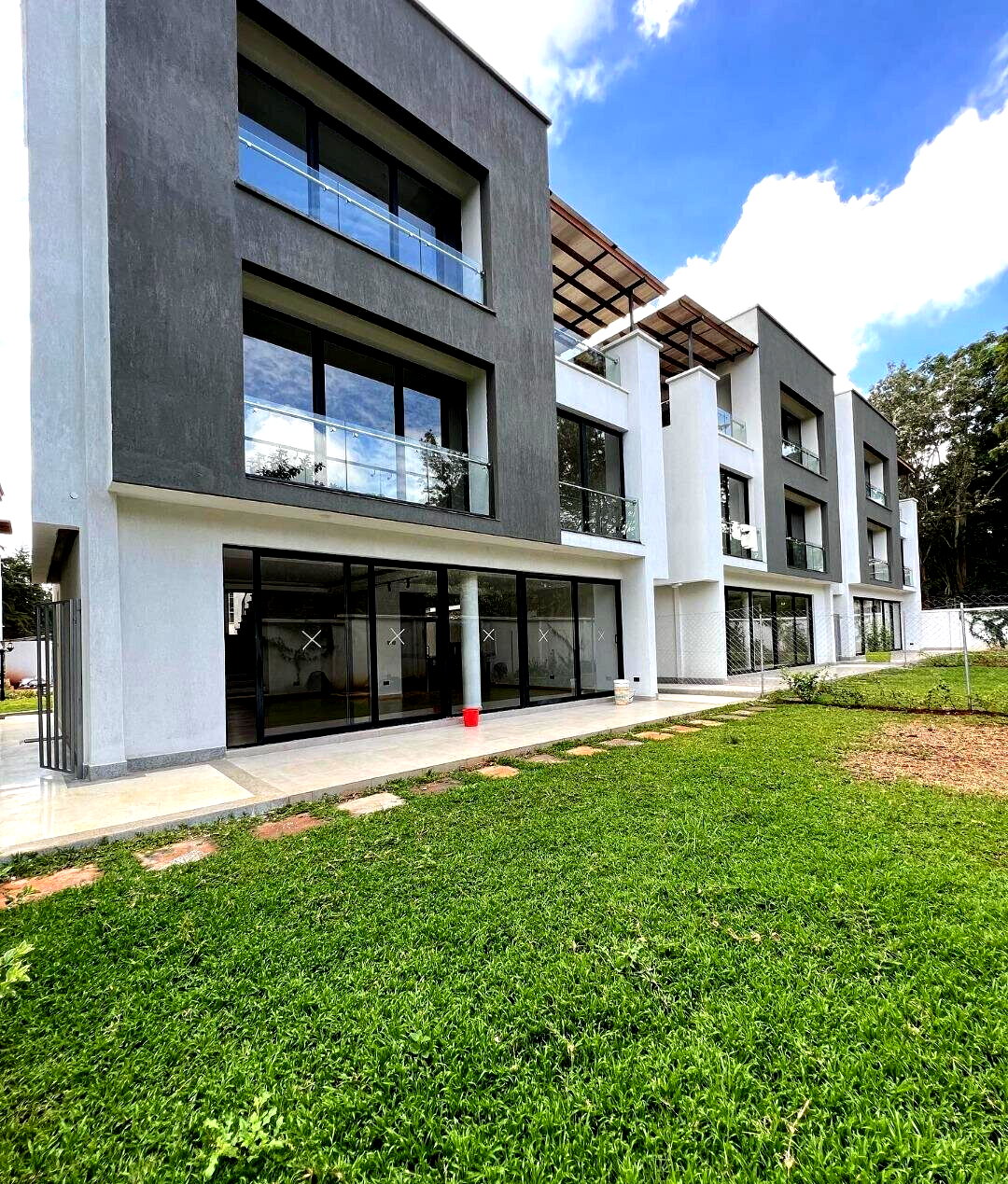 4-Ensuite Townhouse with Natural Light & DSQ - Lavington