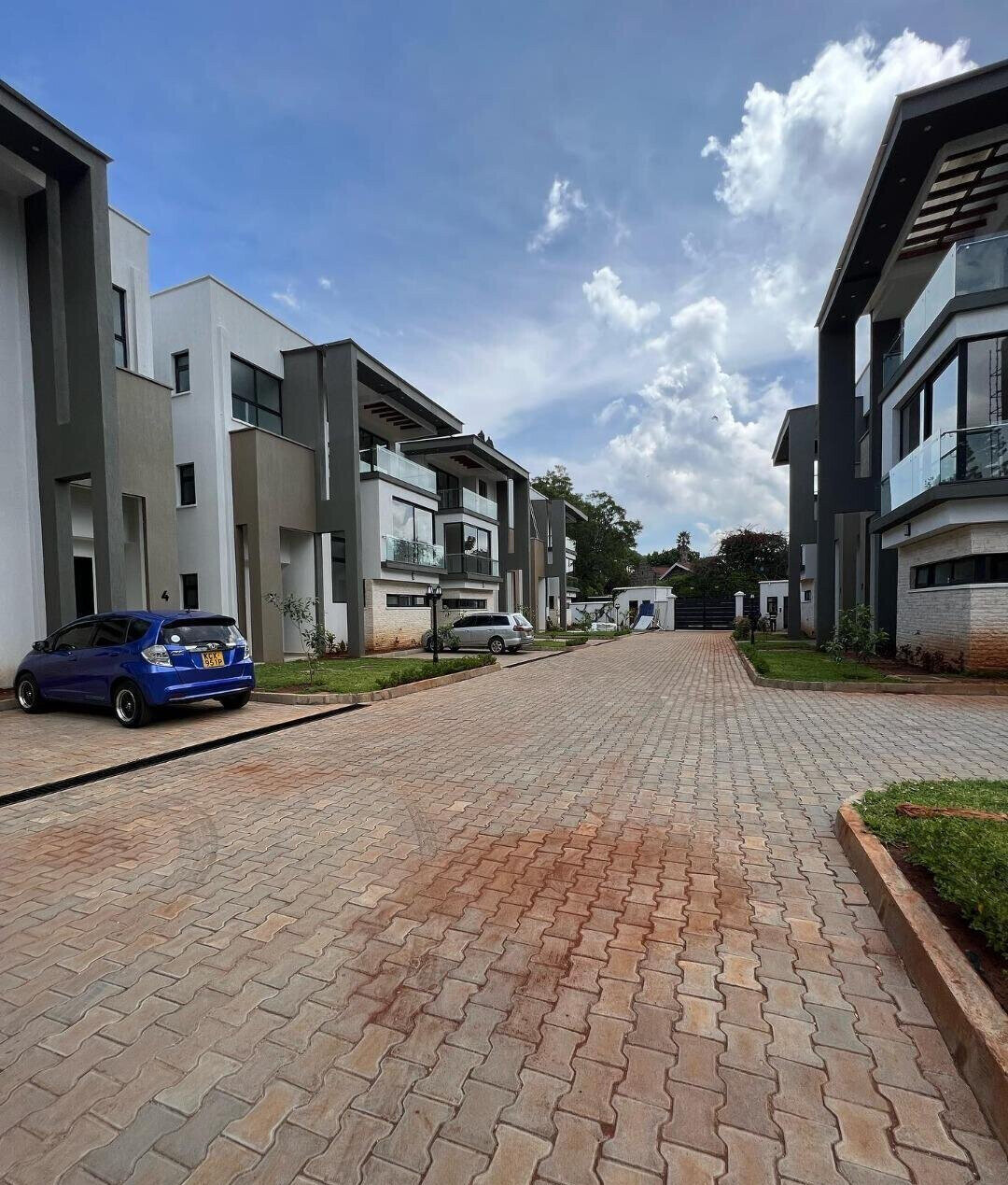 4-Ensuite Townhouse with Natural Light & DSQ - Lavington