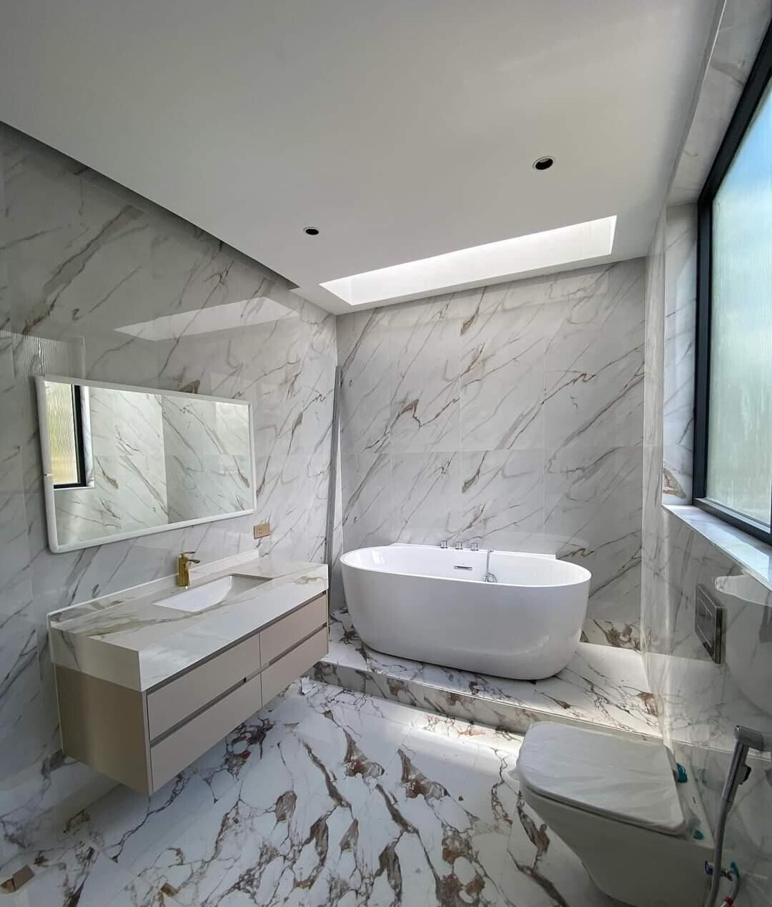 Contemporary 5-Ensuite Villas with DSQ & Private Garden - Lavington