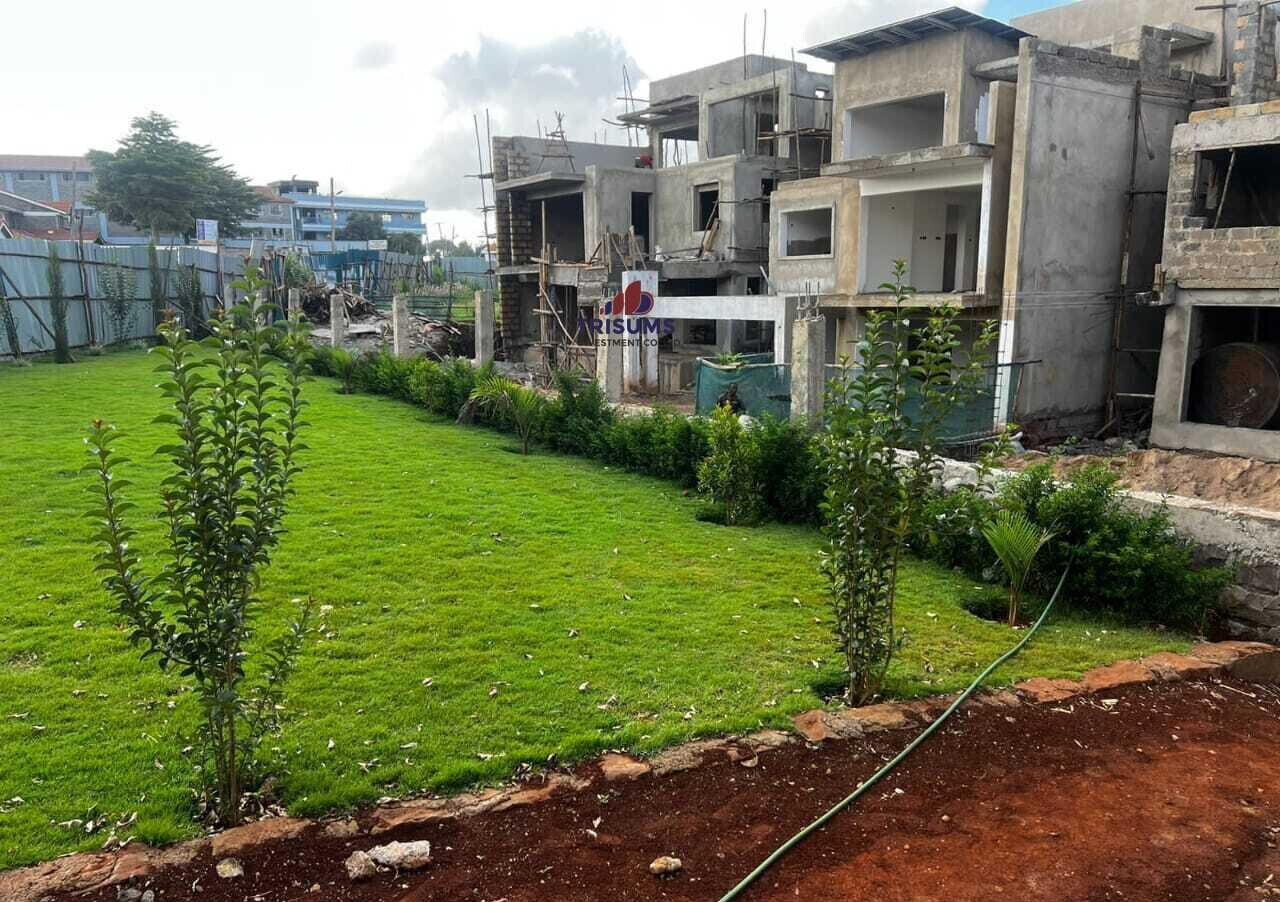 4-Bedroom Townhouse with Servant's Quarter & Pool - Kitisuru