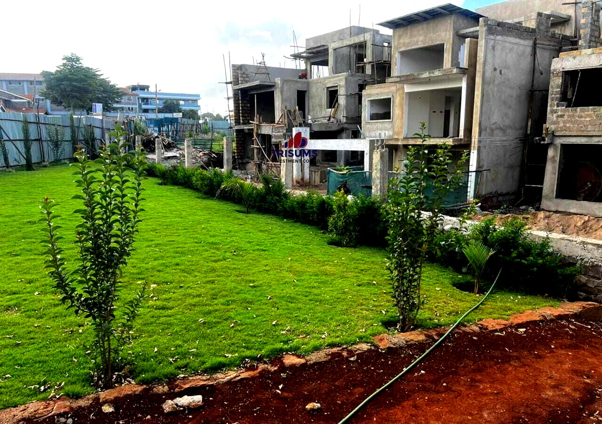 4-Bedroom Townhouse with Servant's Quarter & Pool - Kitisuru