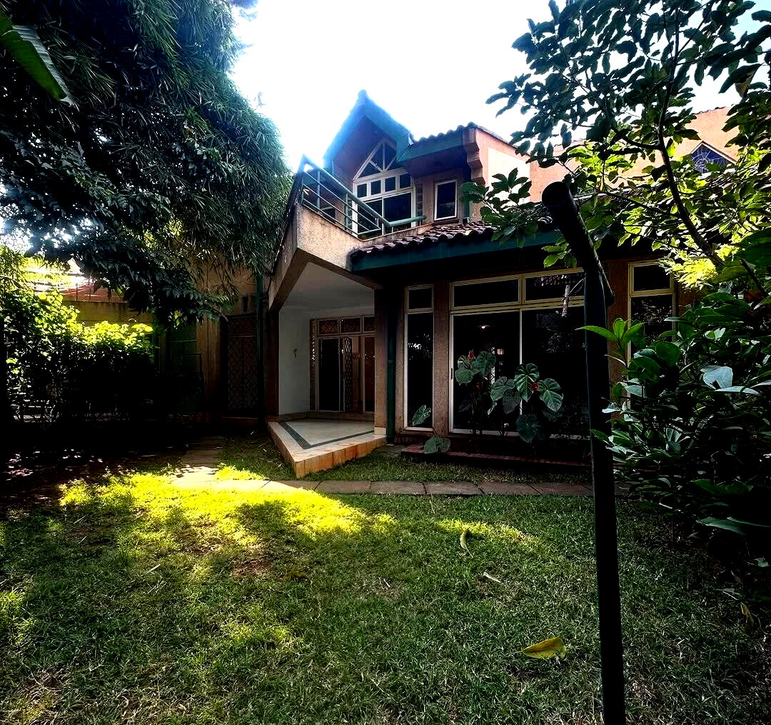 4 En-Suite Townhouse with Sunken Lounge & Private Backyard - Kilimani