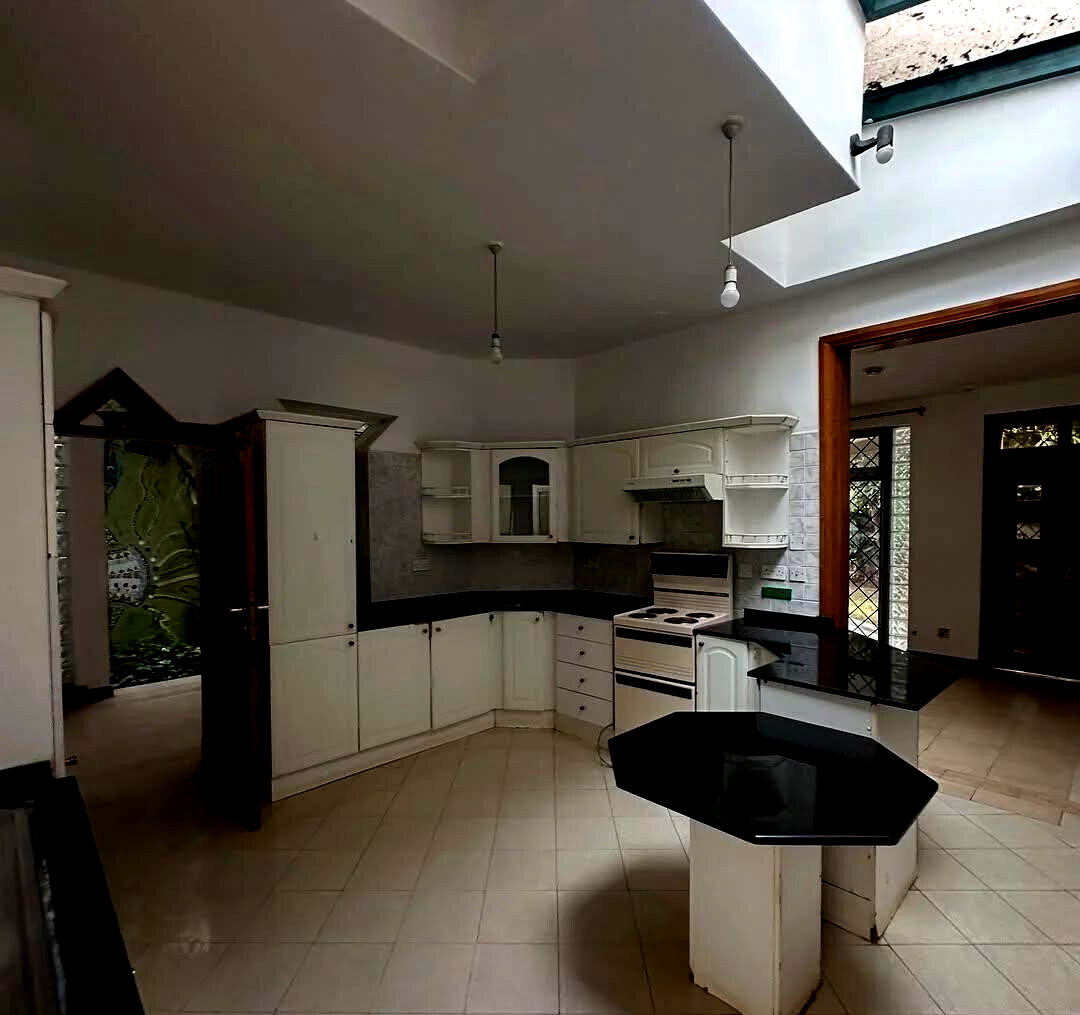 4 En-Suite Townhouse with Sunken Lounge & Private Backyard - Kilimani