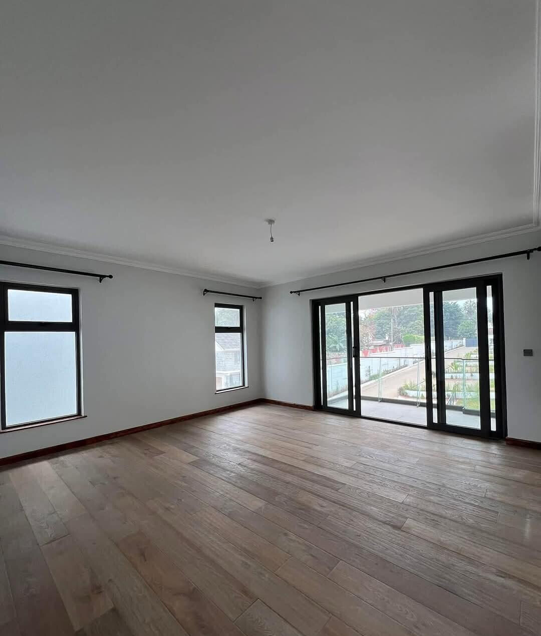 5-Ensuite Villa with Office & Solar Heating - Lavington