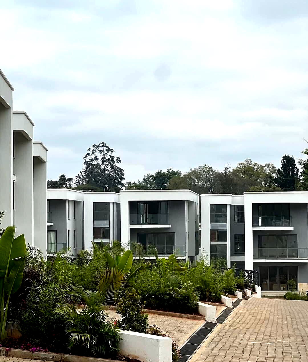 5-Ensuite Villa with Office & Solar Heating - Lavington