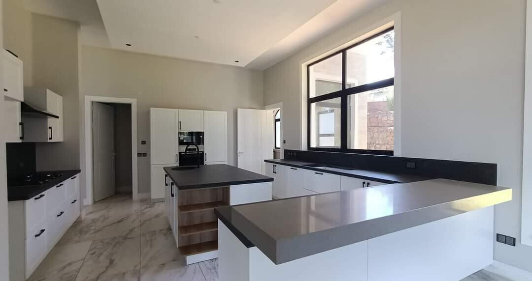 5-Bed Townhouse with Clubhouse & Heated Pool - Loresho