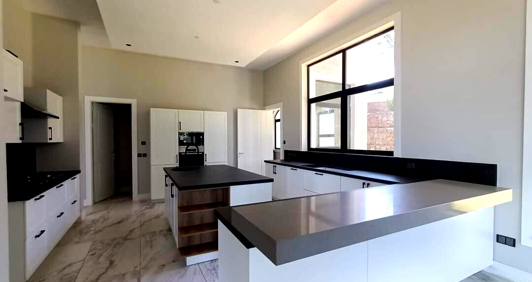 5-Bed Townhouse with Clubhouse & Heated Pool - Loresho
