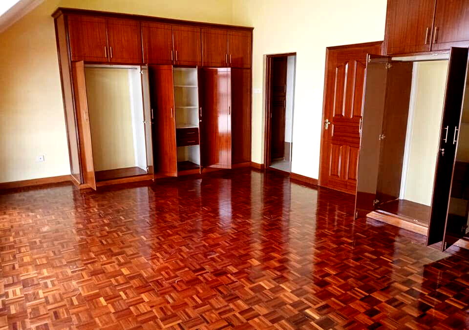 4-Bed Townhouse with DSQ in Brookside - Westlands