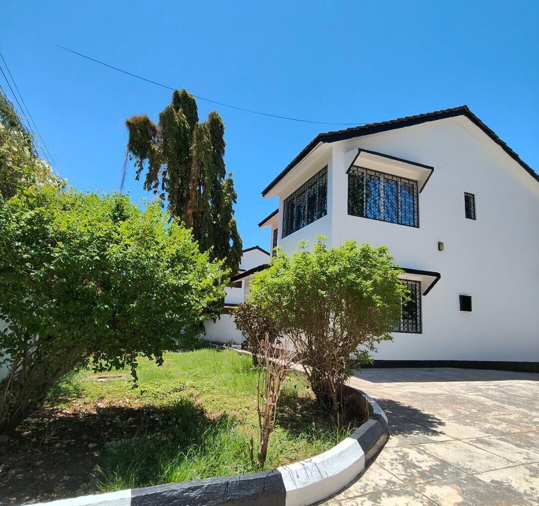Quarter Acre Mansion with Garden