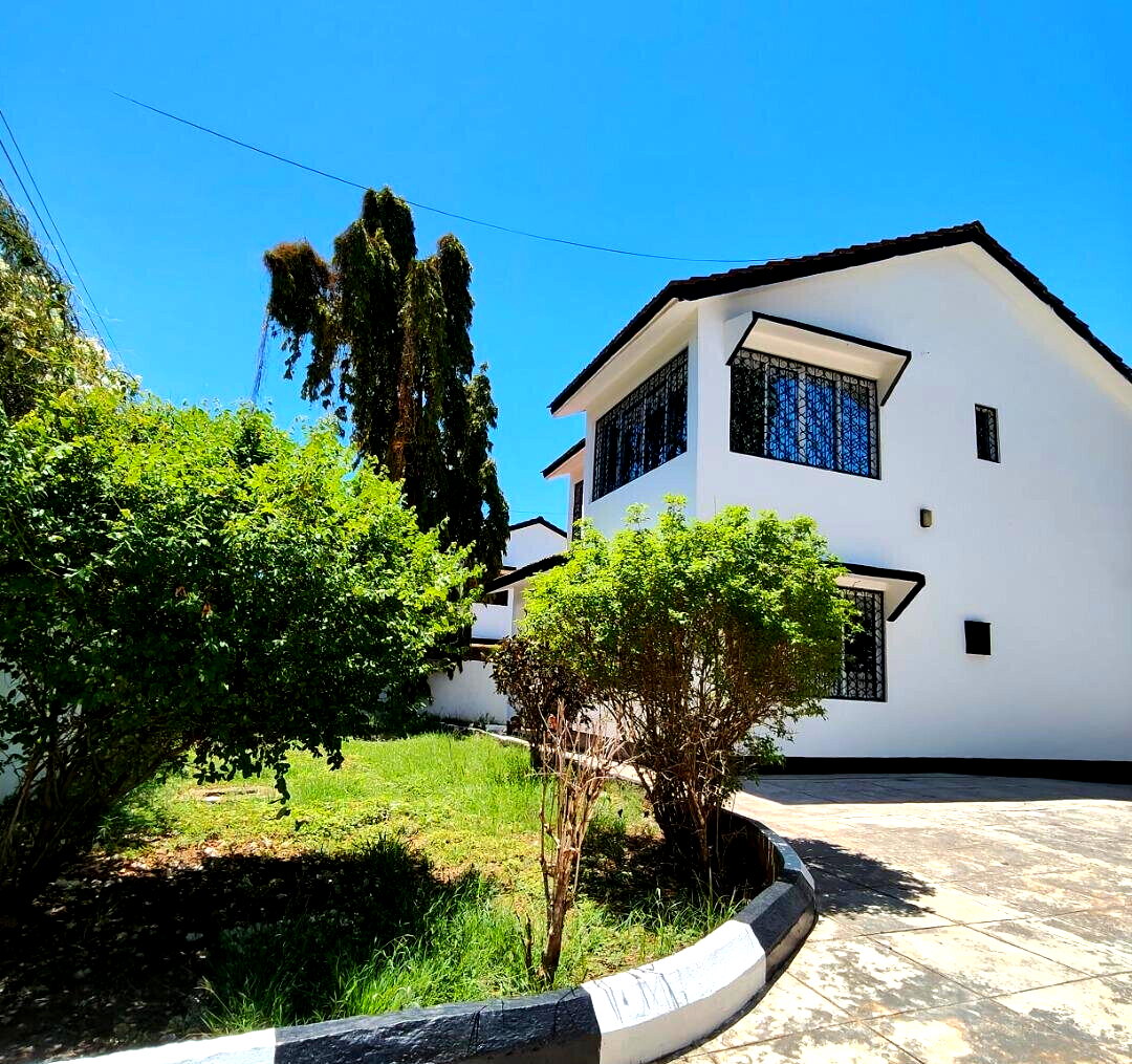 Quarter Acre Mansion with Garden