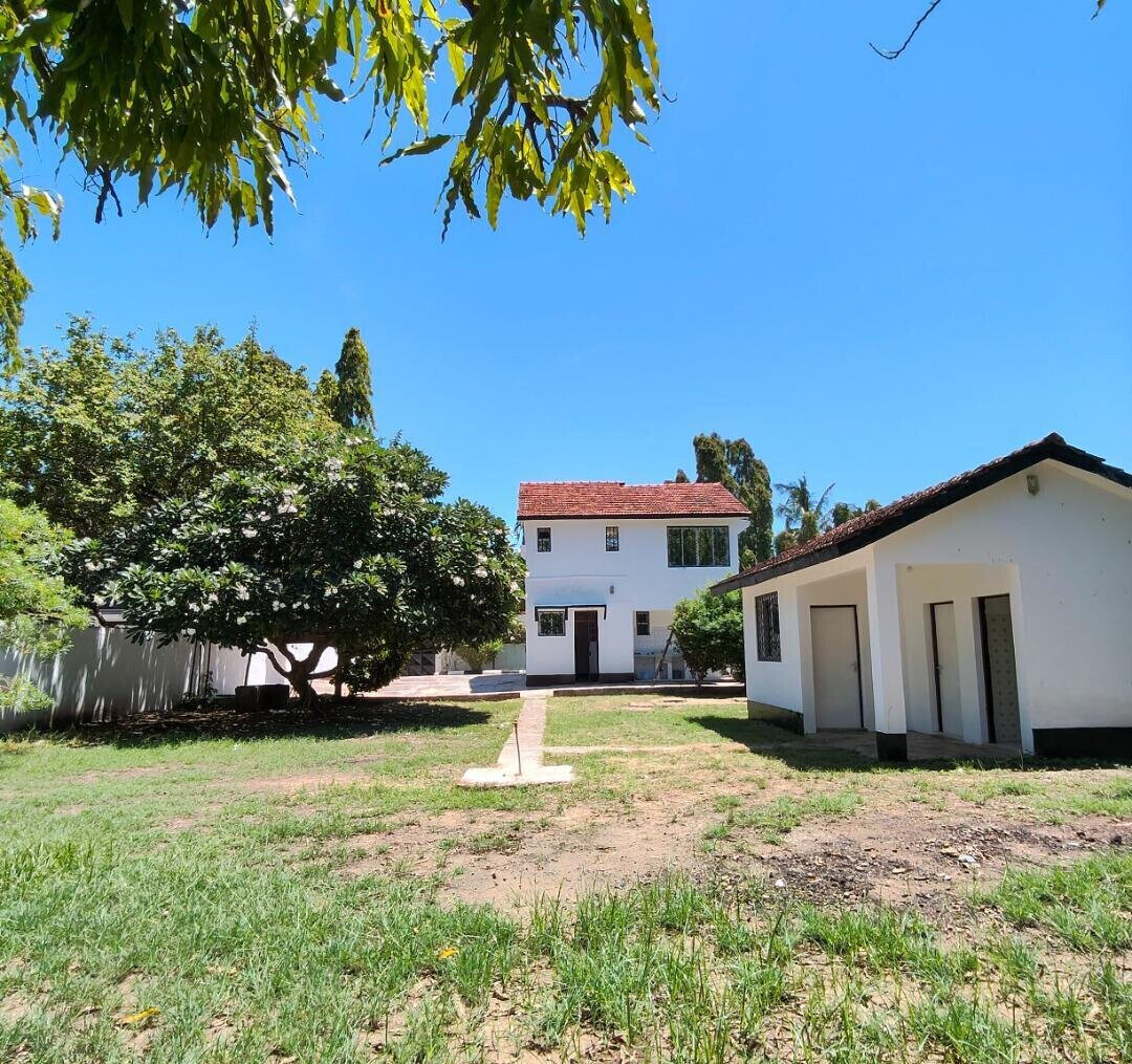 Quarter Acre Mansion with Garden
