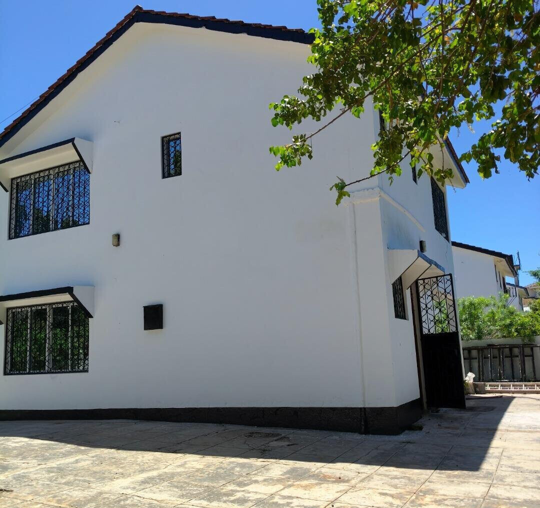 Quarter Acre Mansion with Garden