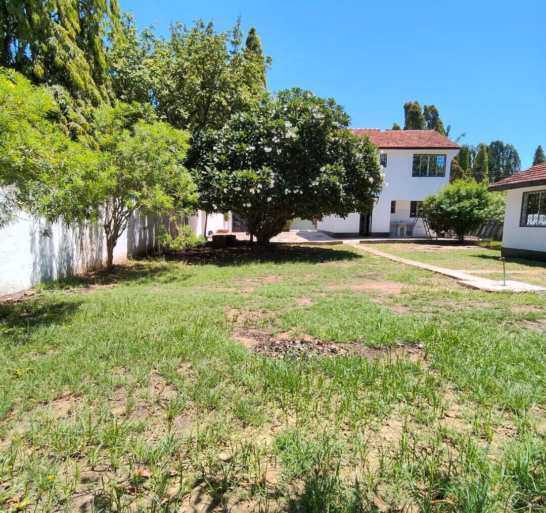 Quarter Acre Mansion with Garden