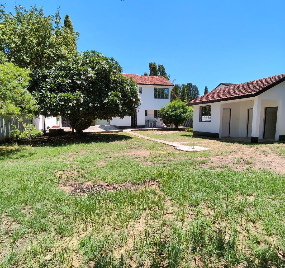 Quarter Acre Mansion with Garden