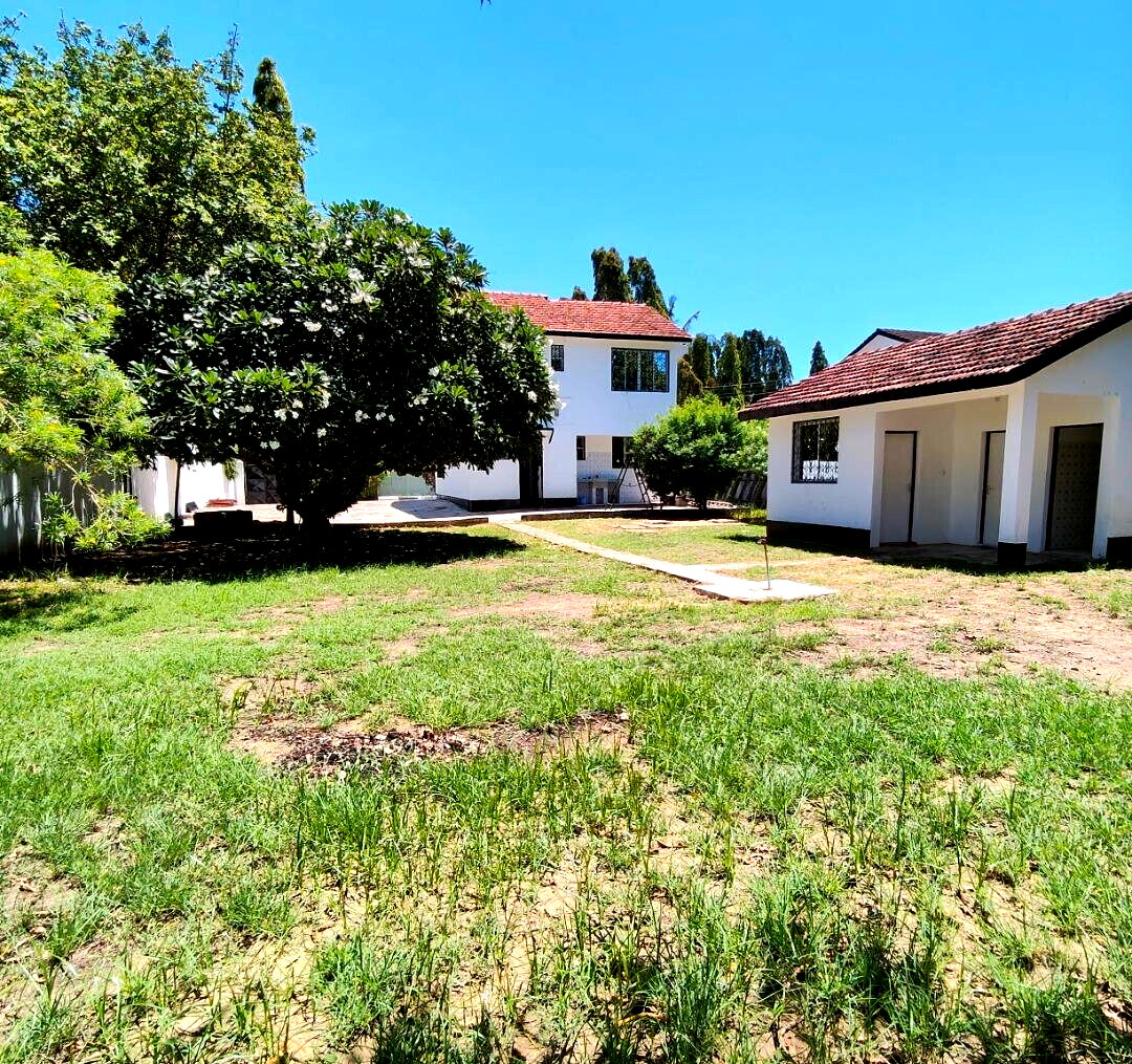 Quarter Acre Mansion with Garden