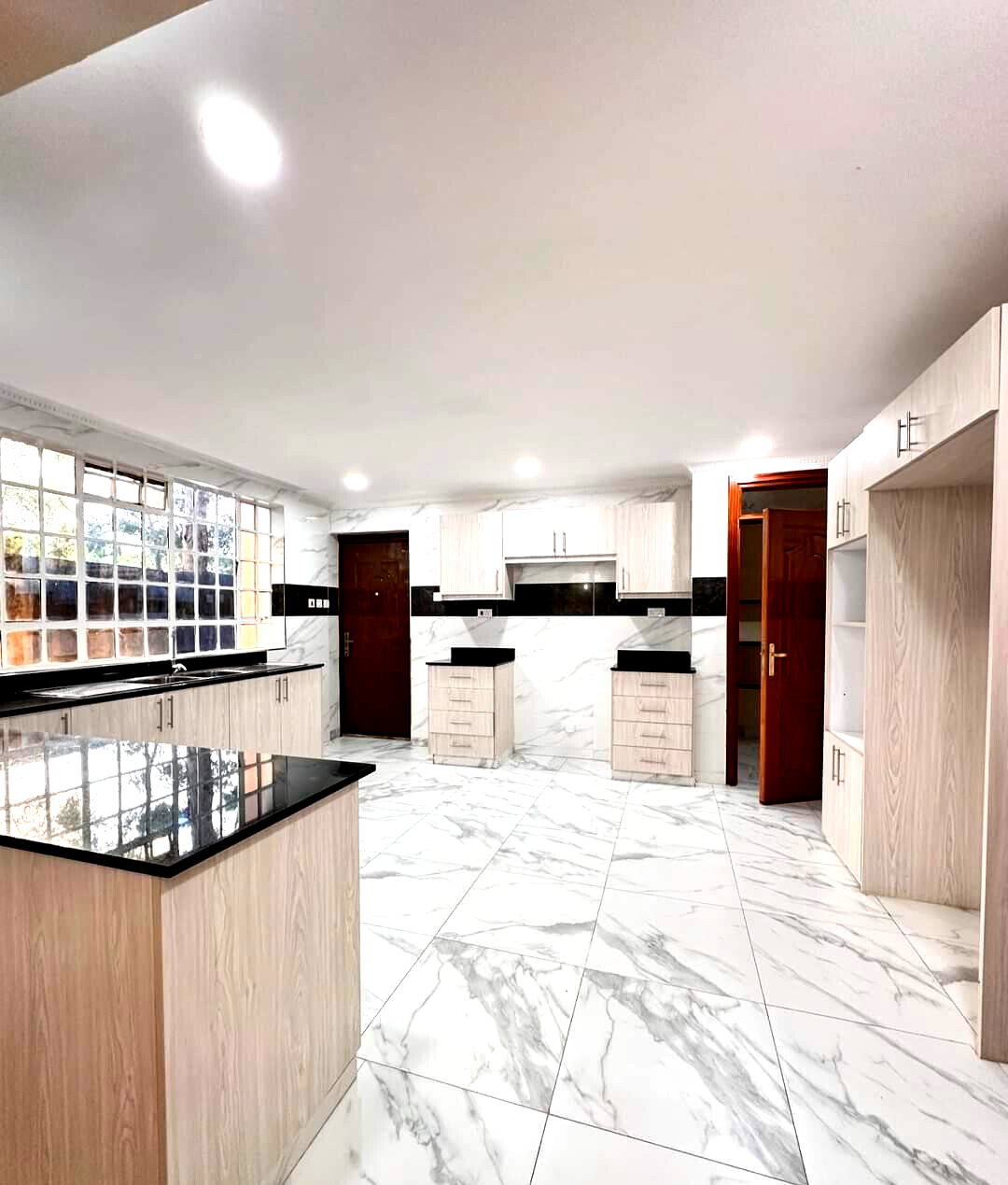 6-Ensuite Townhouse with Two TV Rooms & Private Garden - Lavington