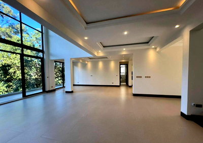 6BR Townhouse with Garden at KSh 160M