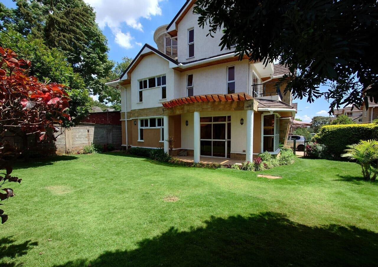 5-Ensuite Townhouse with Fireplace & Wooden Floors - Lavington