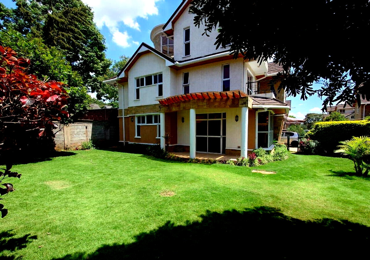 5-Ensuite Townhouse with Fireplace & Wooden Floors - Lavington