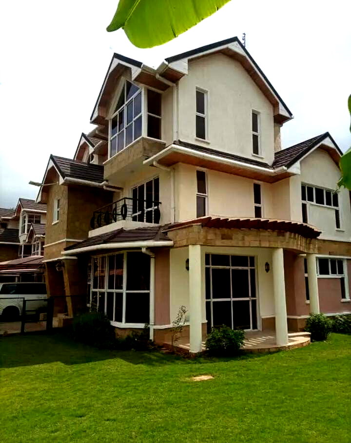 5-Ensuite Townhouse with Fireplace & Wooden Floors - Lavington