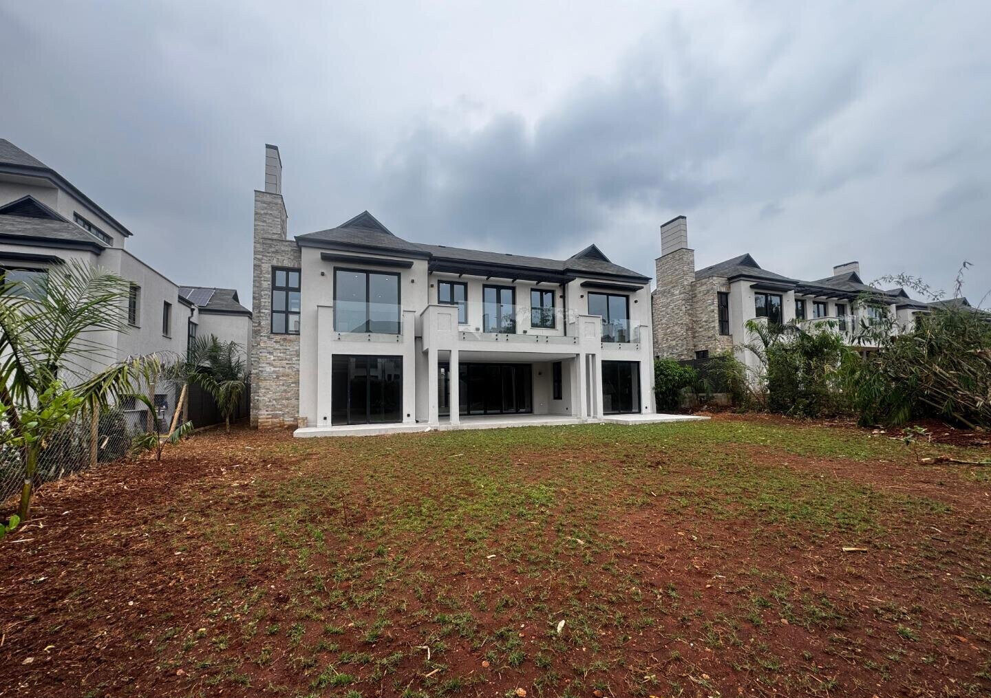 5BR Townhouse with Heated Pool & Clubhouse in Runda Estate