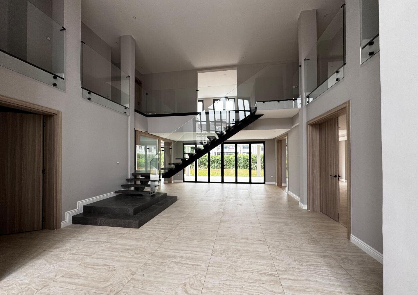 5BR Townhouse with Heated Pool & Clubhouse in Runda Estate