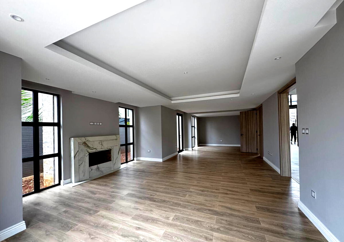 5BR Townhouse with Heated Pool & Clubhouse in Runda Estate