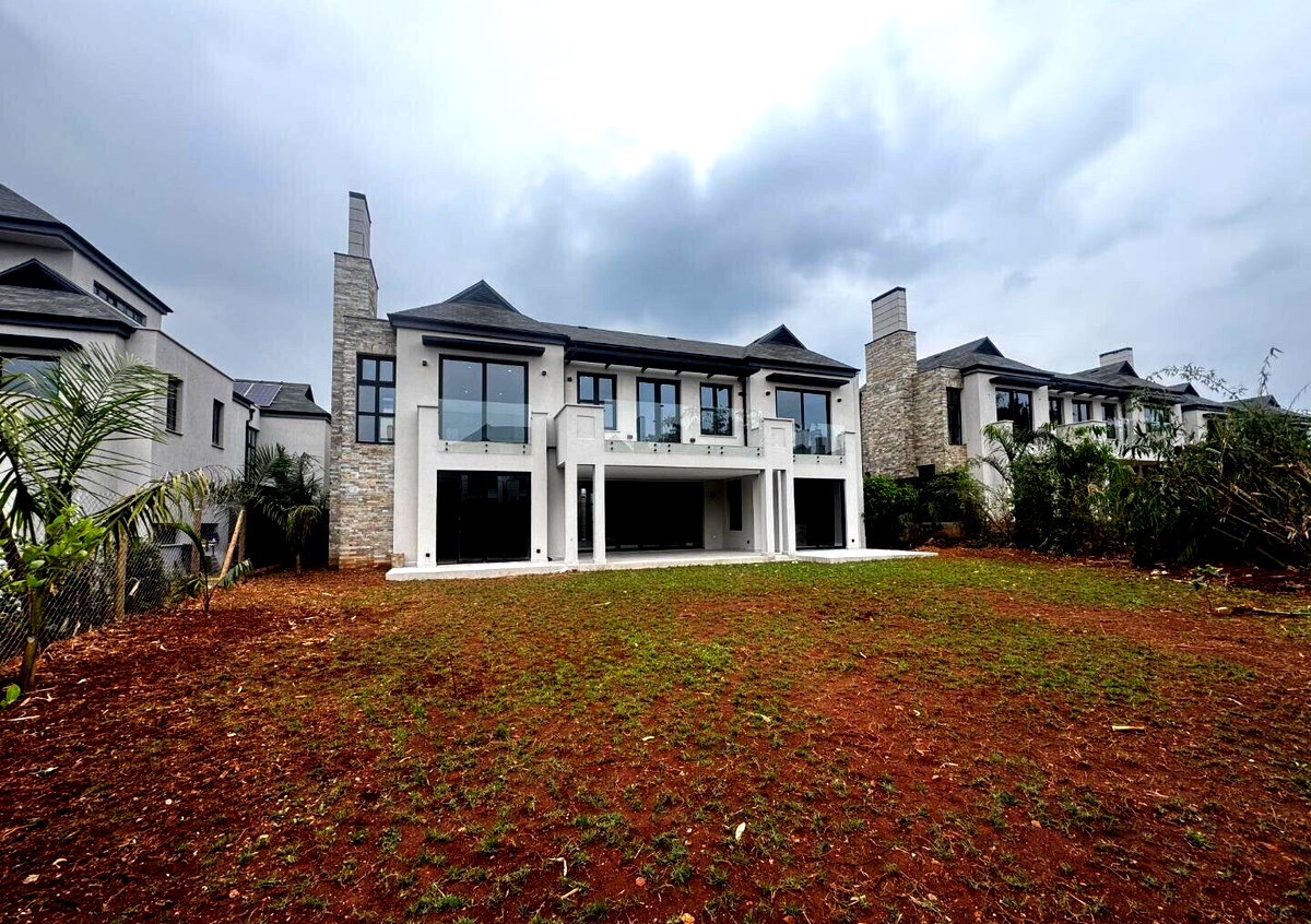 5BR Townhouse with Heated Pool & Clubhouse in Runda Estate