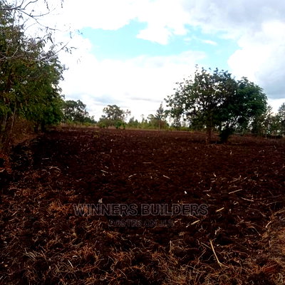 4 1/2 Acres for Sale in Riandira - Image 1