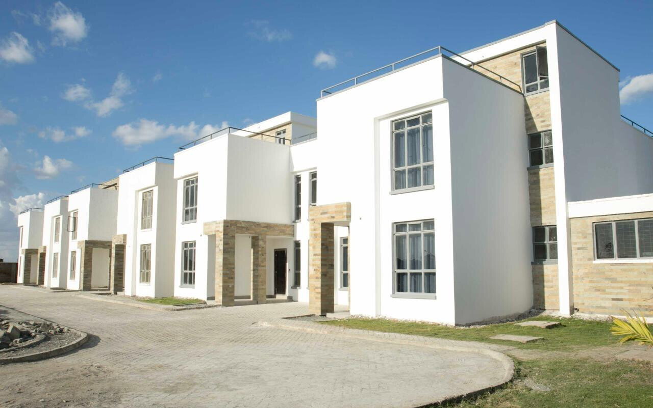 5BR Townhouse with Pool & Solar Heating - Seven Palms, Syokimau