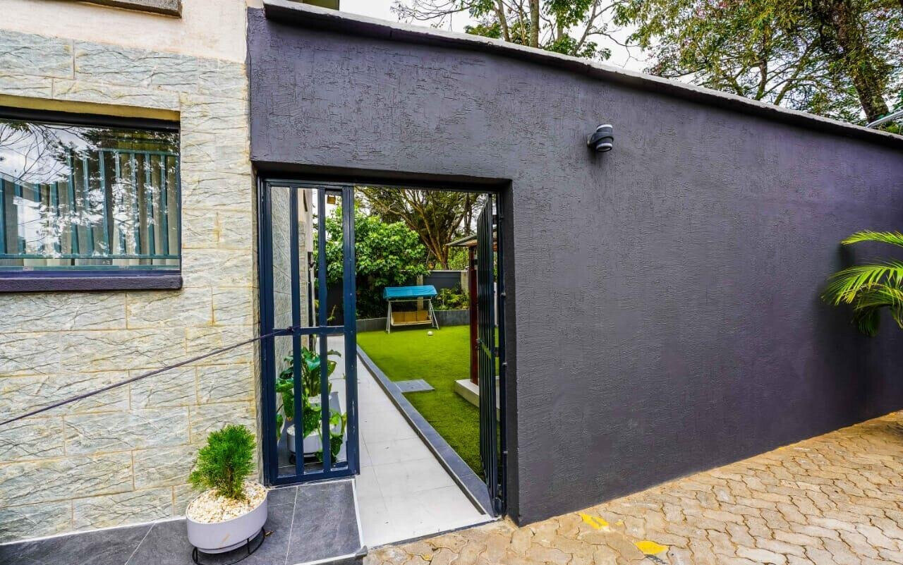 Fully Furnished 5-Ensuite Townhouse with Pool - Lavington