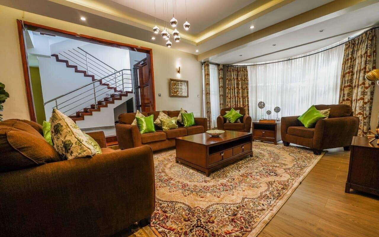 Fully Furnished 5-Ensuite Townhouse with Pool - Lavington