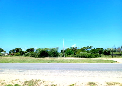 1 Acre Garden Plot with Parking - Malindi