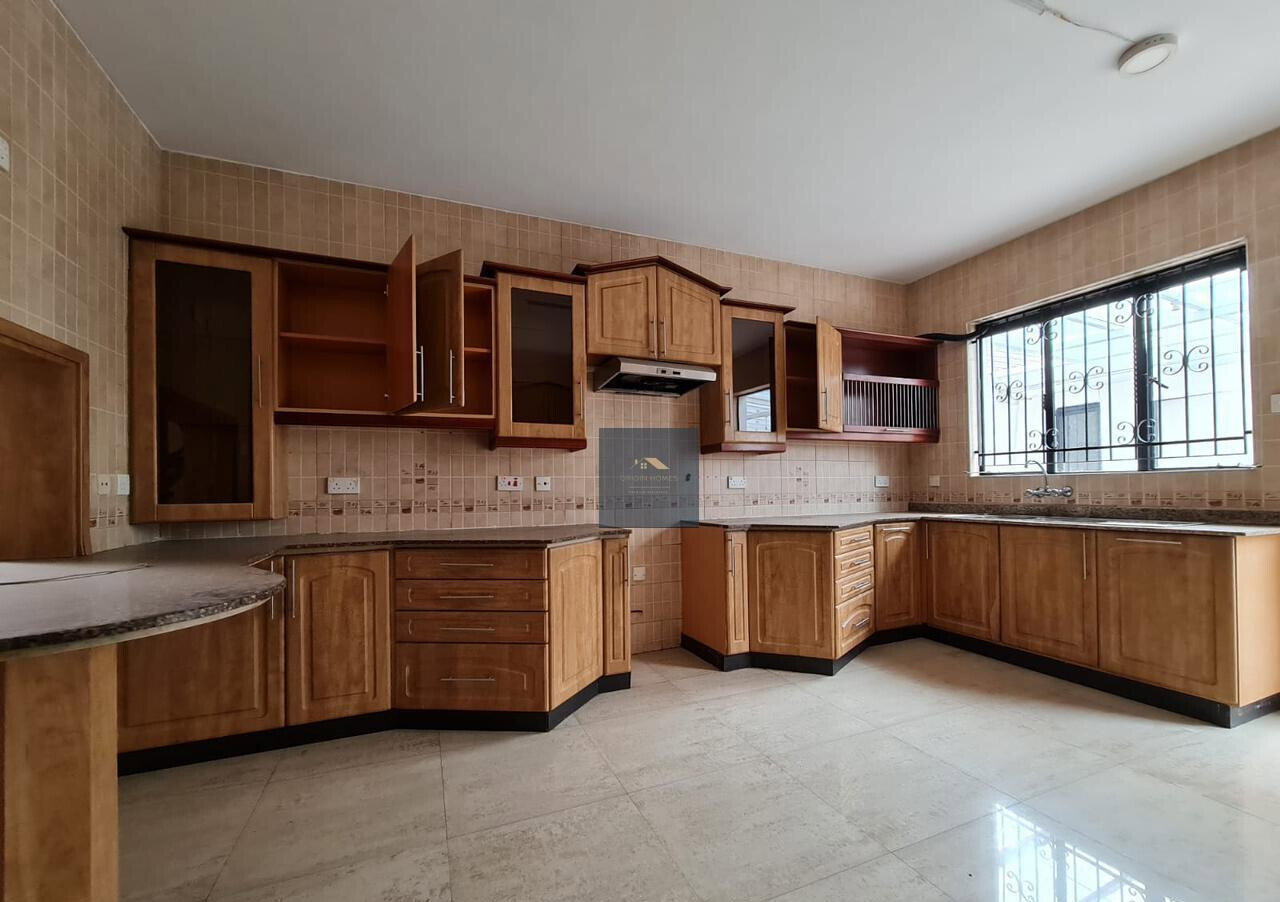 5-Ensuite Townhouse with Solar & Borehole - Spring Valley