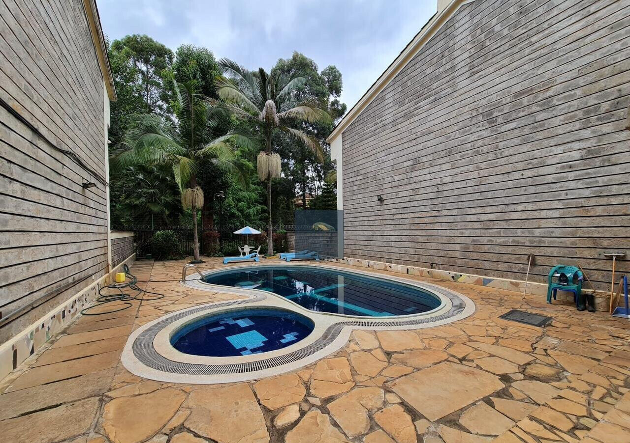 5-Ensuite Townhouse with Solar & Borehole - Spring Valley