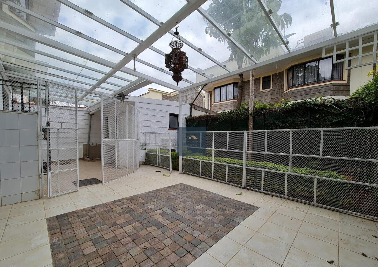5-Ensuite Townhouse with Solar & Borehole - Spring Valley