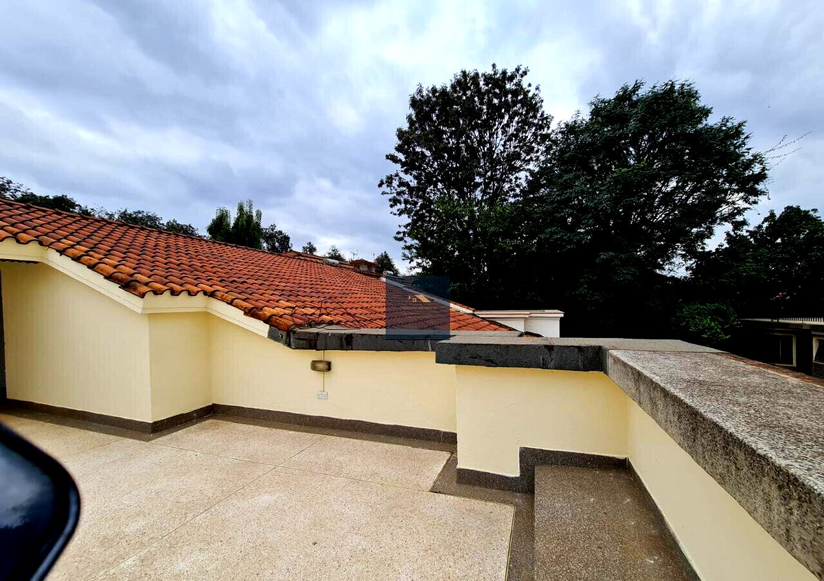 5-Ensuite Townhouse with Solar & Borehole - Spring Valley
