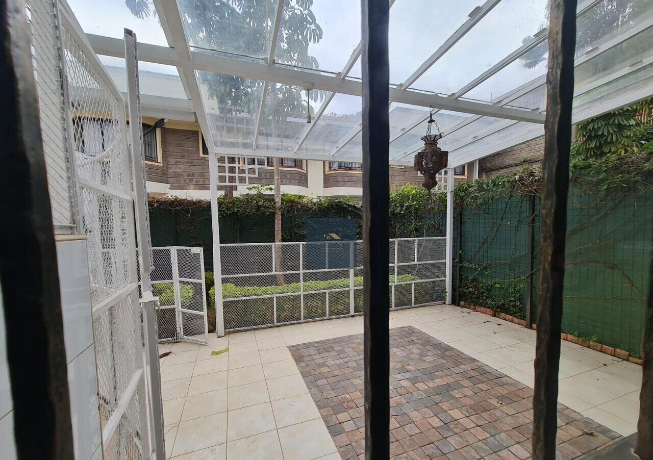 5-Ensuite Townhouse with Solar & Borehole - Spring Valley