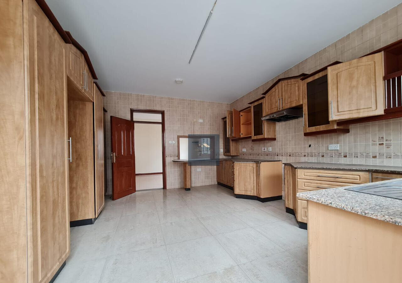 5-Ensuite Townhouse with Solar & Borehole - Spring Valley
