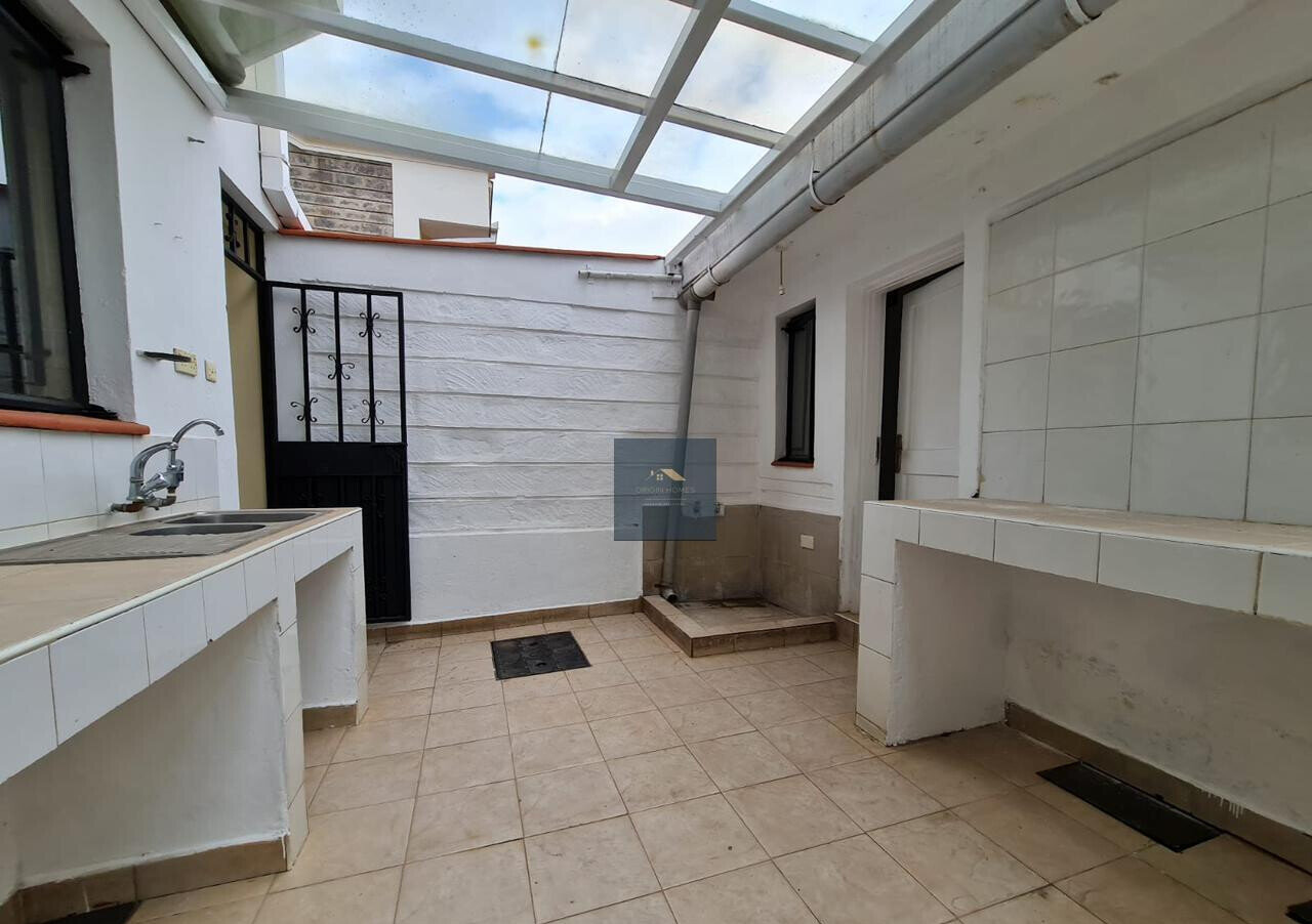 5-Ensuite Townhouse with Solar & Borehole - Spring Valley