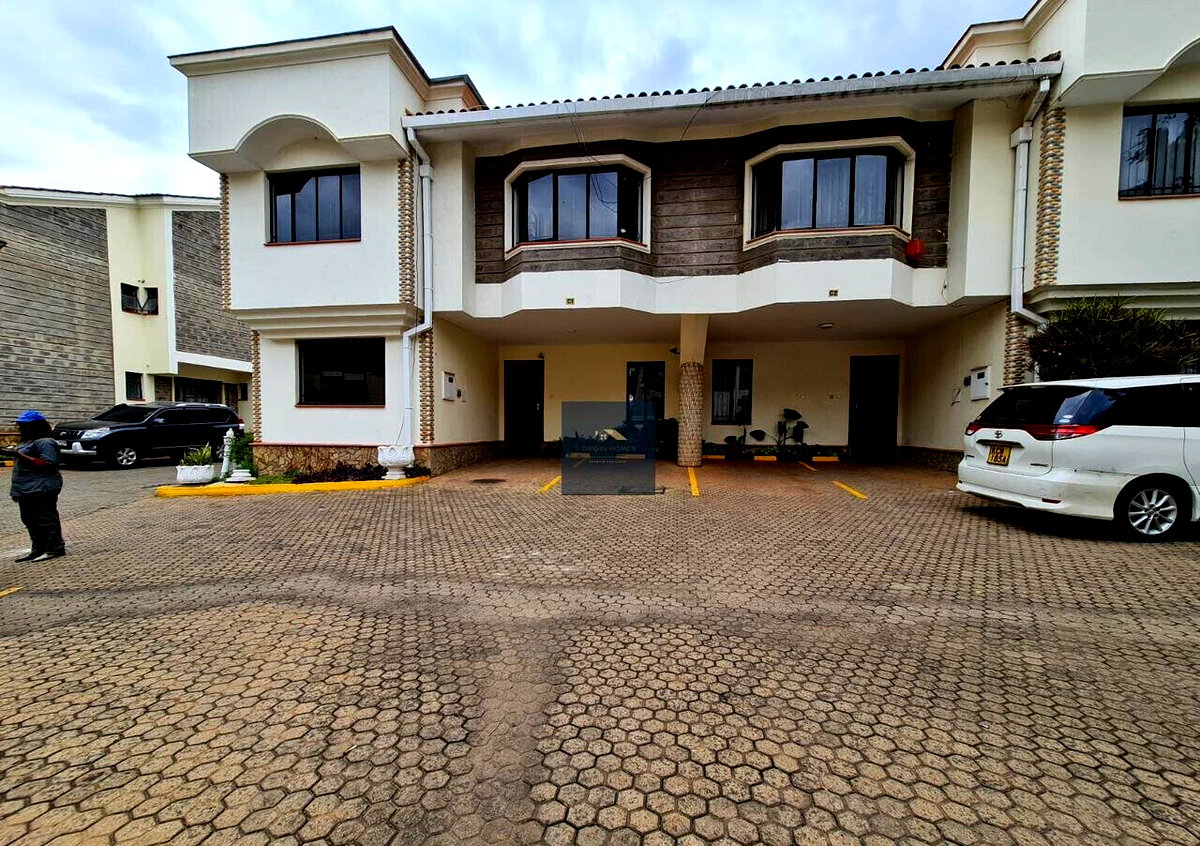 5-Ensuite Townhouse with Solar & Borehole - Spring Valley