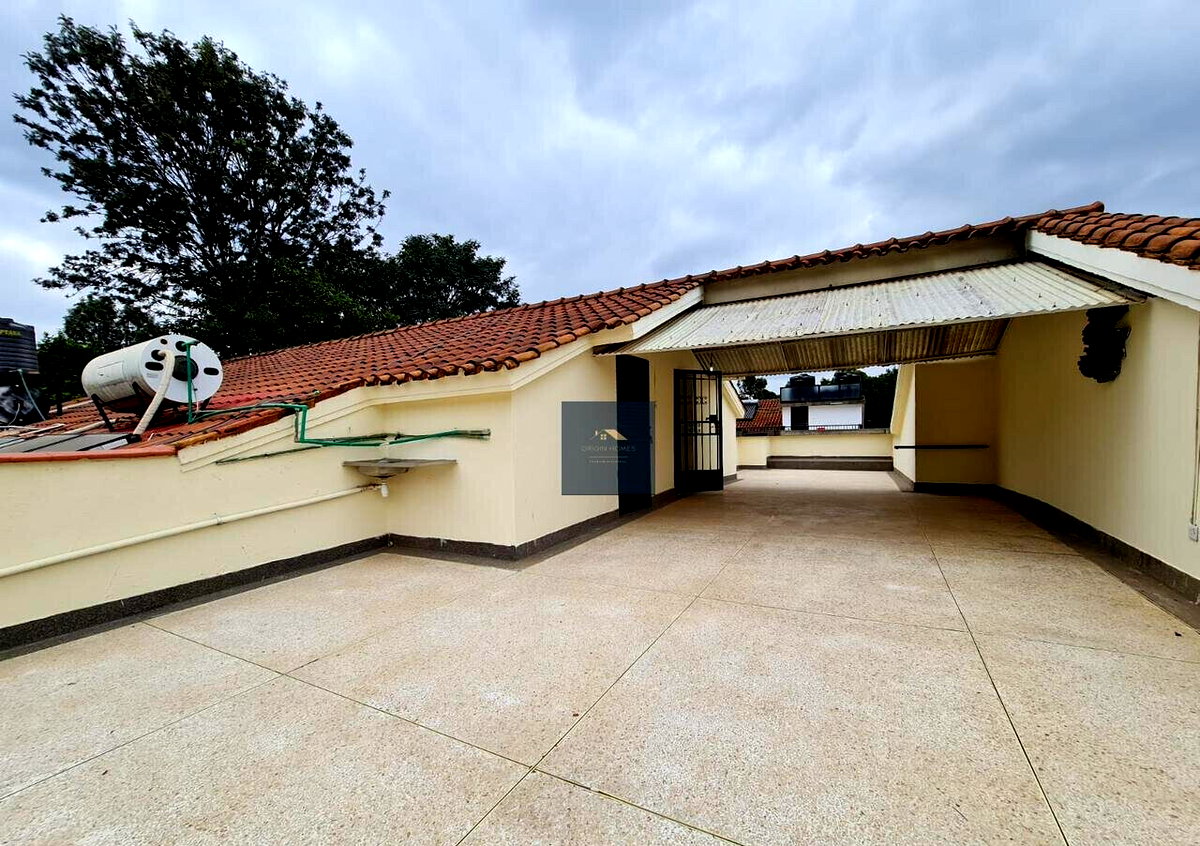 5-Ensuite Townhouse with Solar & Borehole - Spring Valley