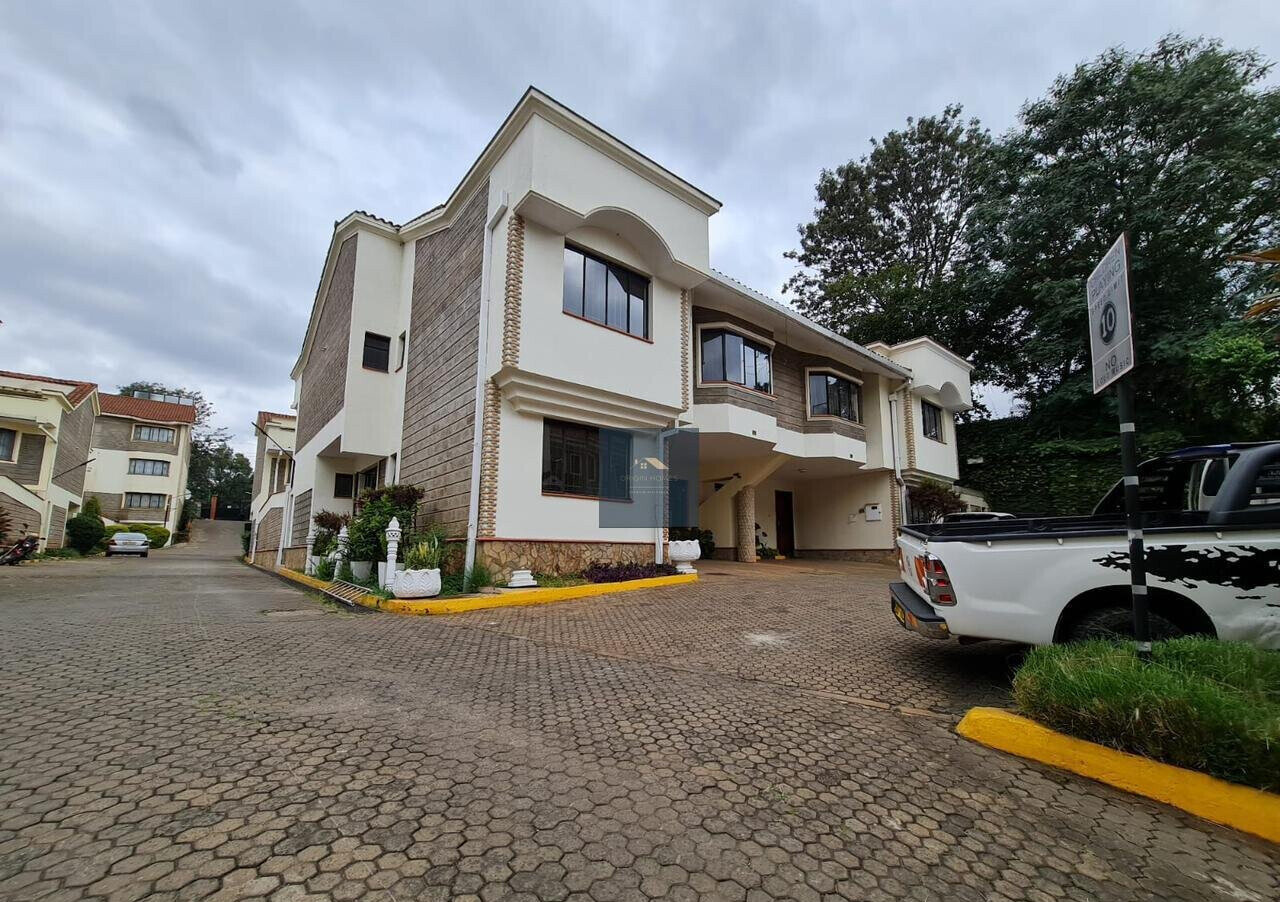 5-Ensuite Townhouse with Solar & Borehole - Spring Valley