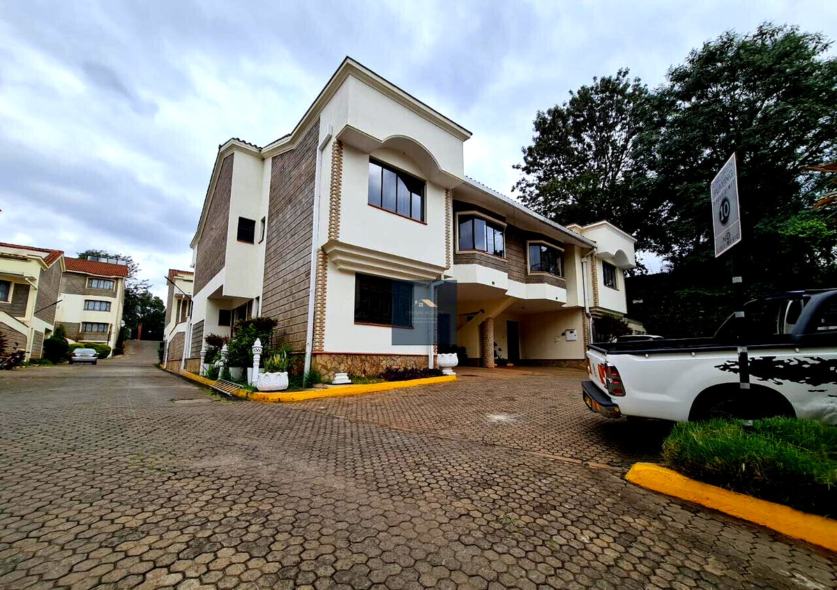 5-Ensuite Townhouse with Solar & Borehole - Spring Valley