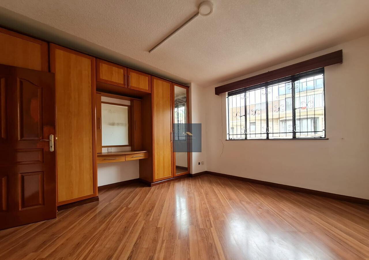 5-Ensuite Townhouse with Solar & Borehole - Spring Valley