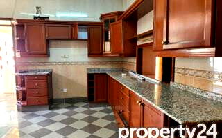 1 Acre Bungalow for Rent at KSh 520K