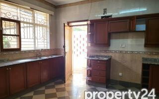 1 Acre Bungalow for Rent at KSh 520K