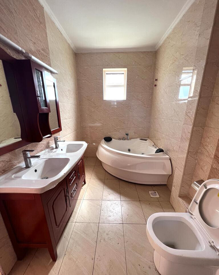 5BR All-Ensuite Townhouse with Gym, Pool & Clubhouse - Runda