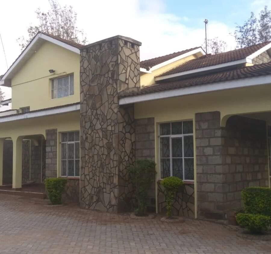 1-Acre Garden Townhouse with DSQ & Study – Karen